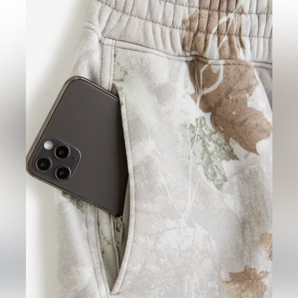 NWT A&F Essential Off White Camo Sweatpant - Picture 5 of 7